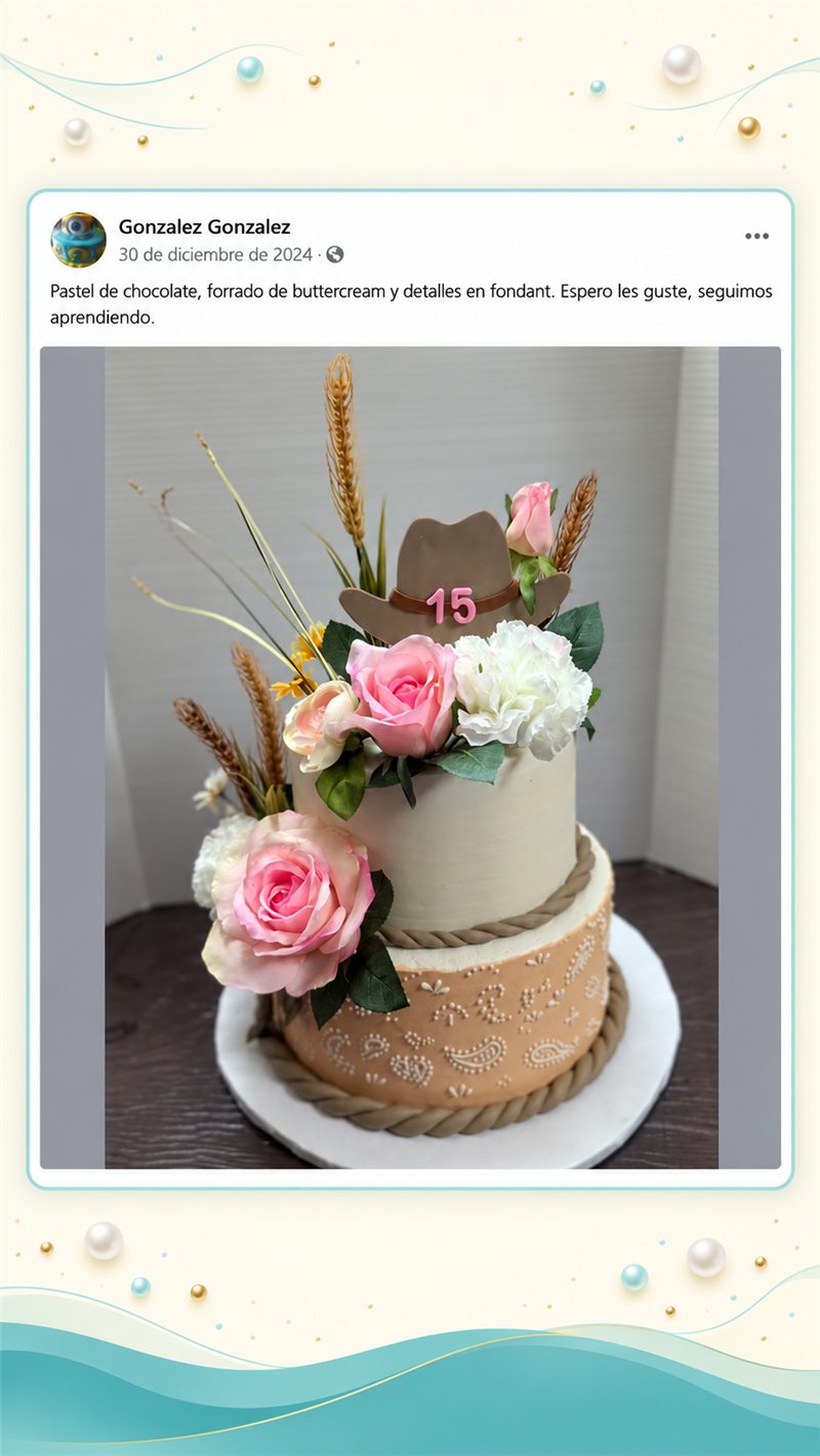 Gonzalez Gonzalez muestra un pastel de quince años forrado en buttercream